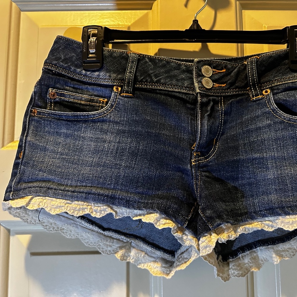 Vintage American Eagle Stretch Dark Wash Short Shorts with Lace Trim Size 8